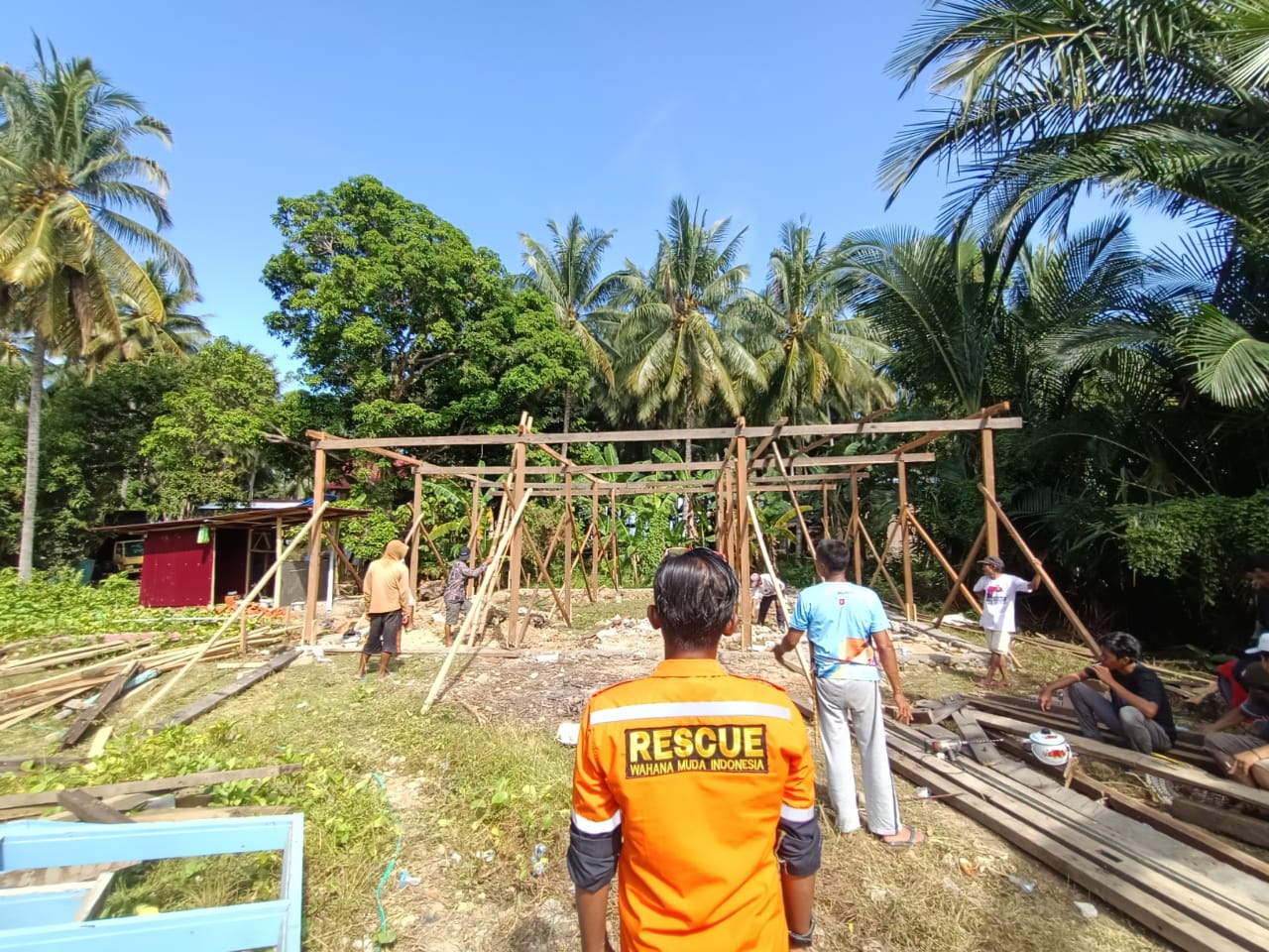 Lembaga Sosial Kemanusiaan WMI membangun masjid semi permanen di Mamuju