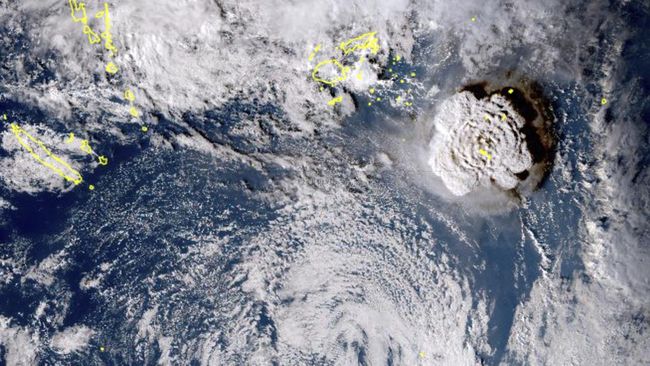 Letusan Gunung Api bawah laut Tonga memicu tsunami