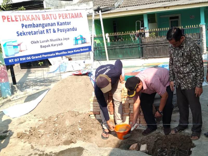 Lurah Mustika Jaya Resmikan Pembangunan Kantor RT dan Posyandu Grand Permata