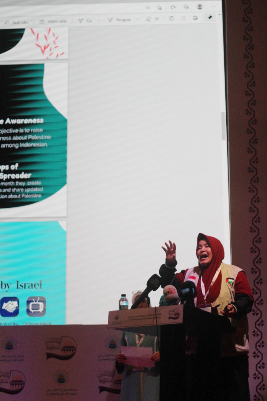 Maimon Herawati Ketua SMART 171 mempresentasikan program Baik Berisik pada Konferensi Global Women s