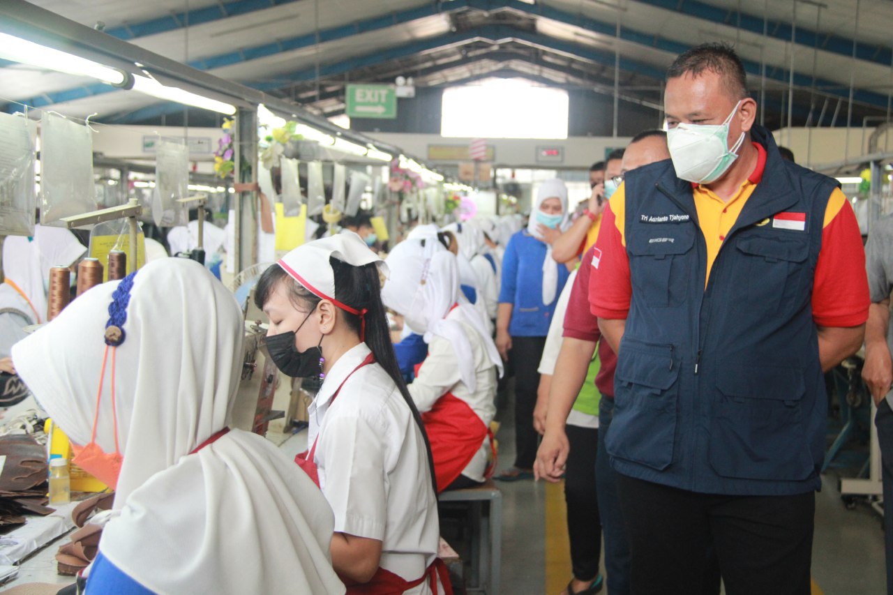 Mas Tri Tinjau Prokes dan Vaksinasi di PT Mangul Jaya