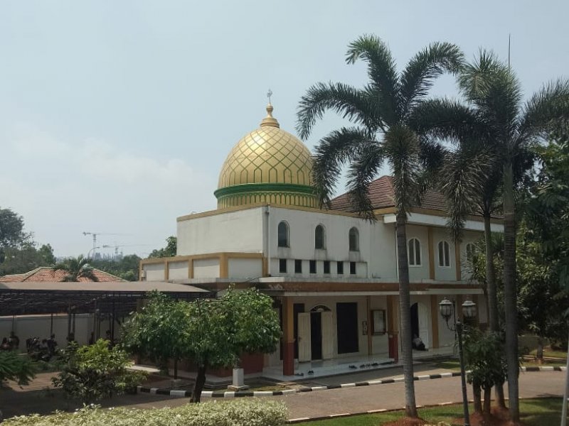 Masjid Alkhoirat di komplek DPRD Kota Bekasi