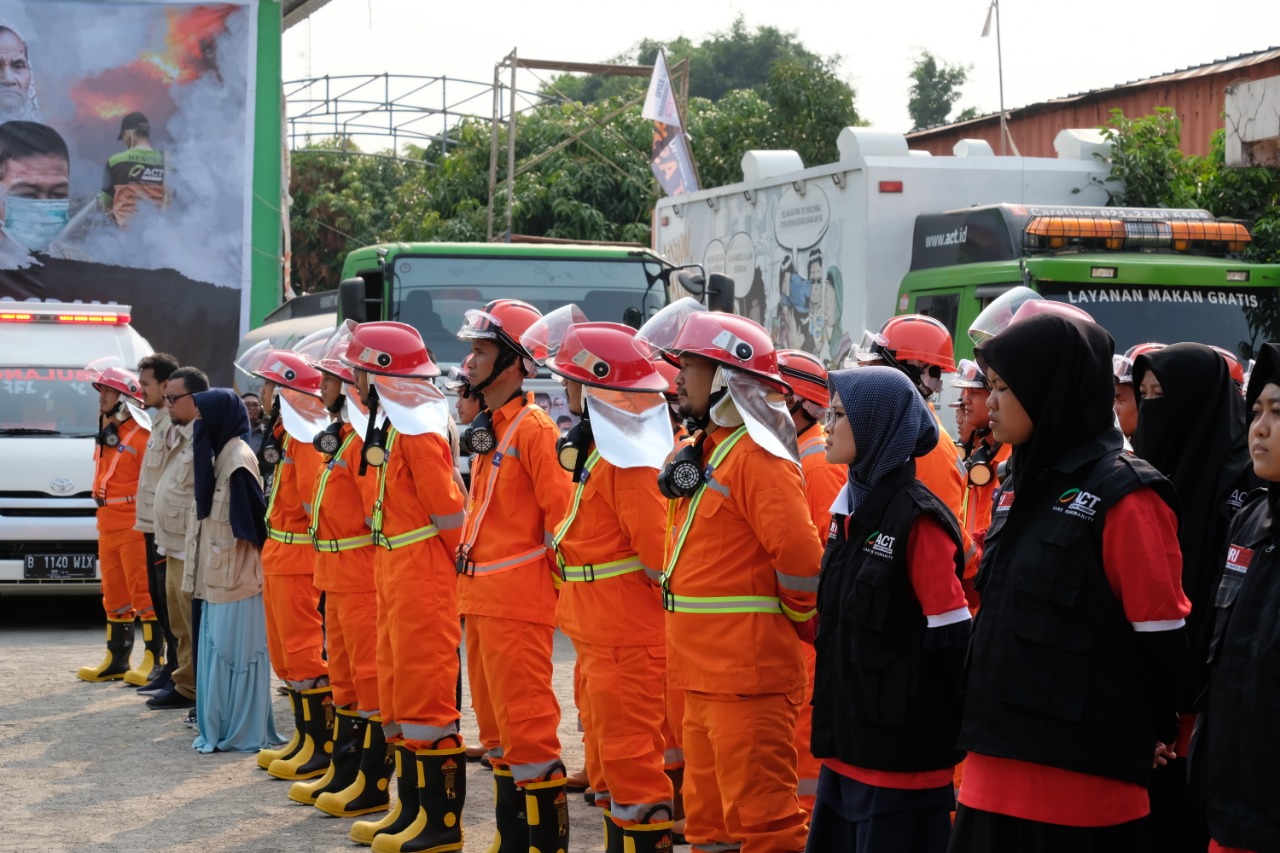 Masyarakat Relawan Indonesia menerjunkan ratusan relawan untuk membantu pemadaman karhutla