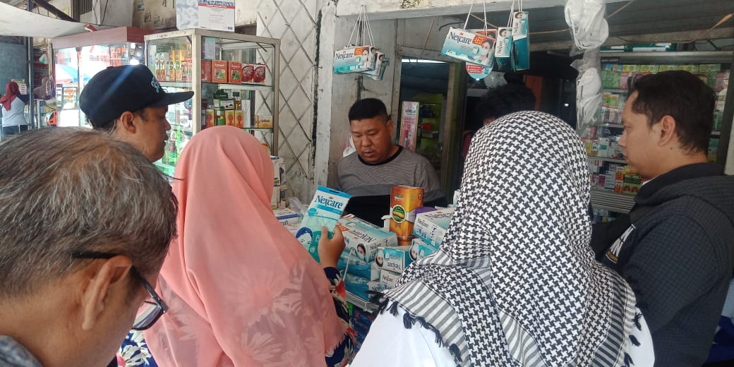 Masyarakat berburu masker di Pasar Proyek Bekasi Timur