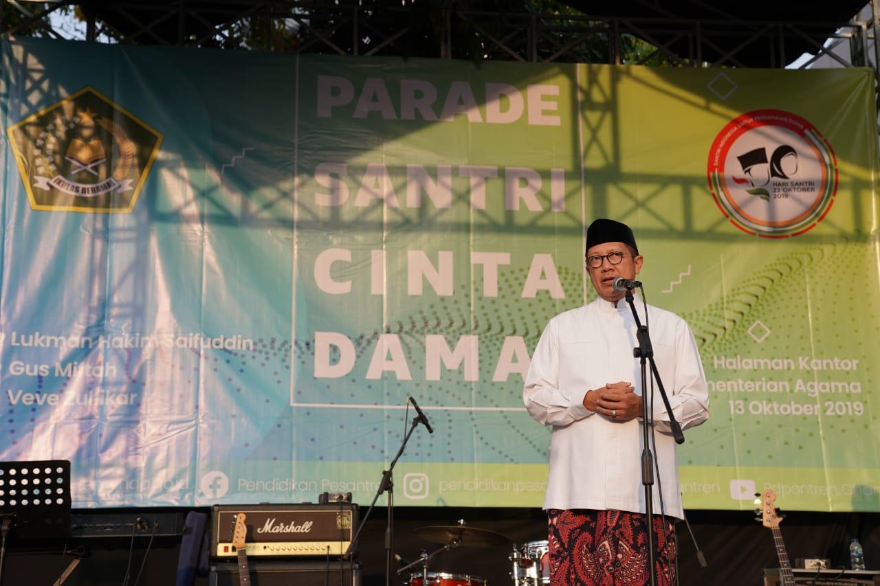 Menag Lukman Hakim Saifuddin saat berpidato dalam rangkaian acara peringatan Hari Santri 2019