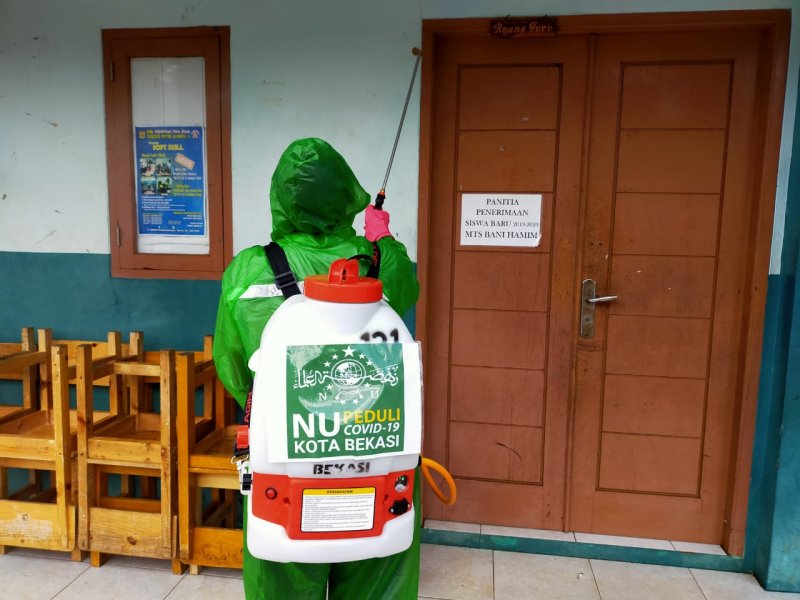 NU Kota Bekasi Peduli lakukan penyemprotan disinfektan di masjid, mushola, dan pesantren (dok)