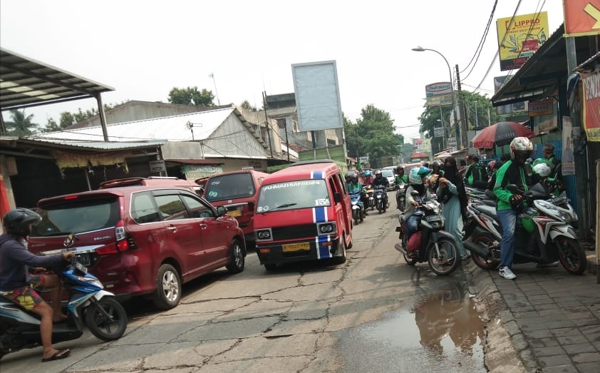 Ojek online yang kerap mangkal di Jalan Perjuangan Bekasi Utara