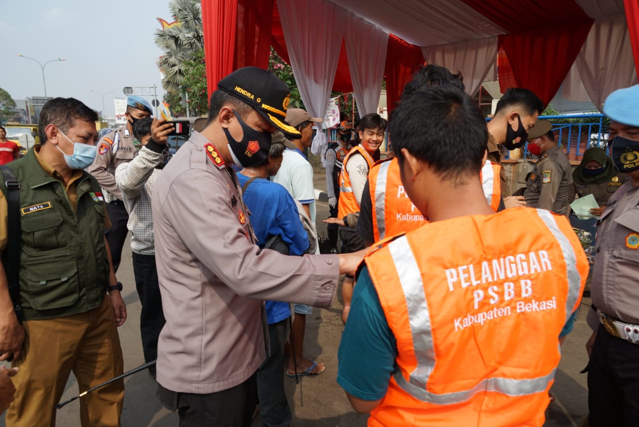 Operasi yustisi protokol kesehatan oleh Polres Metro Bekasi