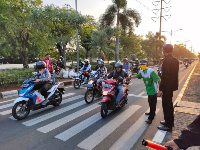 POB DPRD Kota Bekasi Gelar Takjil On The Road