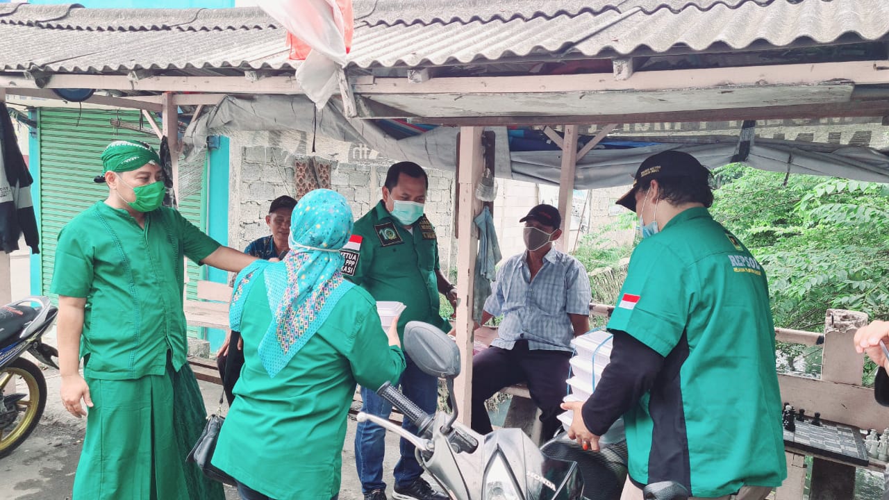 PPP Kota Bekasi meluncurkan program Jumat Berkah Berbagi