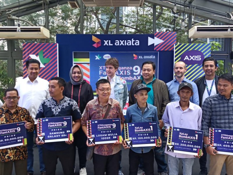 PT XL Axiata memberikan hadiah dalam program XpLay dan BombAXIS dengan total sebesar Rp1,3 miliar