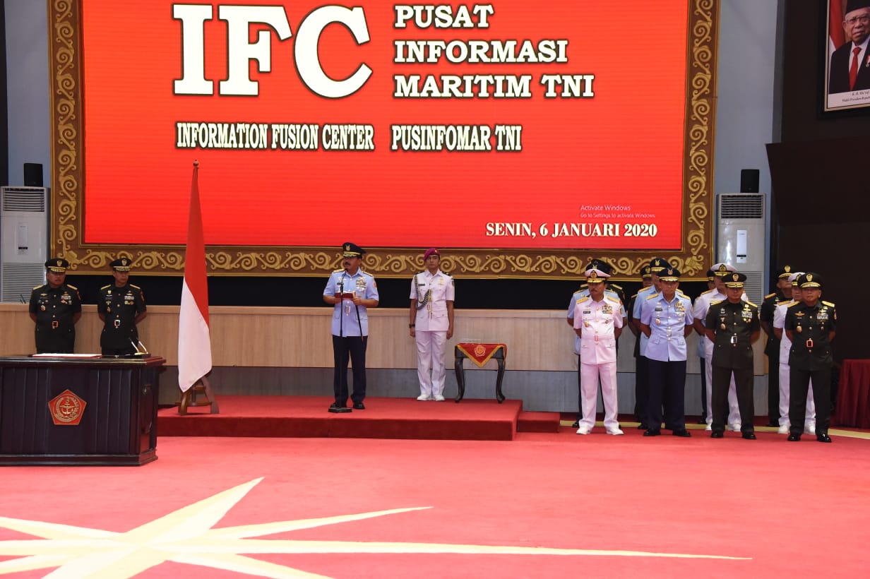 Panglima TNI Marsekal TNI Hadi Tjahjanto meresmikan Pusat Informasi Maritim TNI