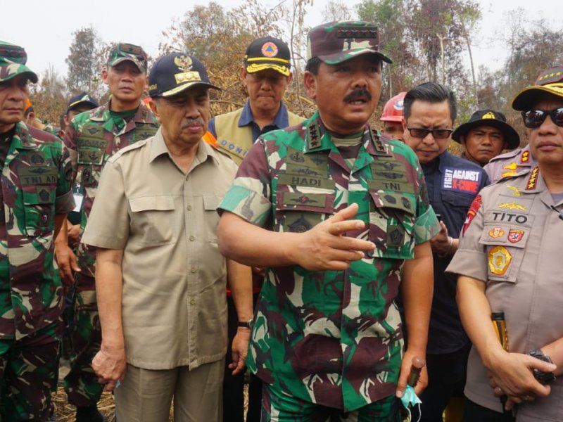 Panglima TNI bersama Kapolri meninjau karhutla di Riau