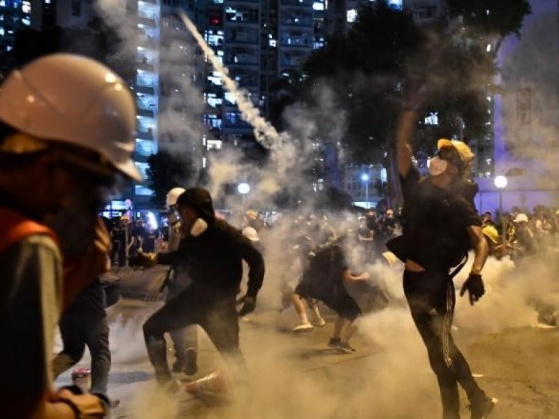 Para pengunjuk rasa di Hongkong pada Senin, 5 Agustus 2019 (CNN)