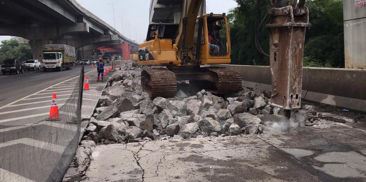 Pekerjaan rekonstruksi SS Cikunir Jalan Tol Japek arah Cikampek