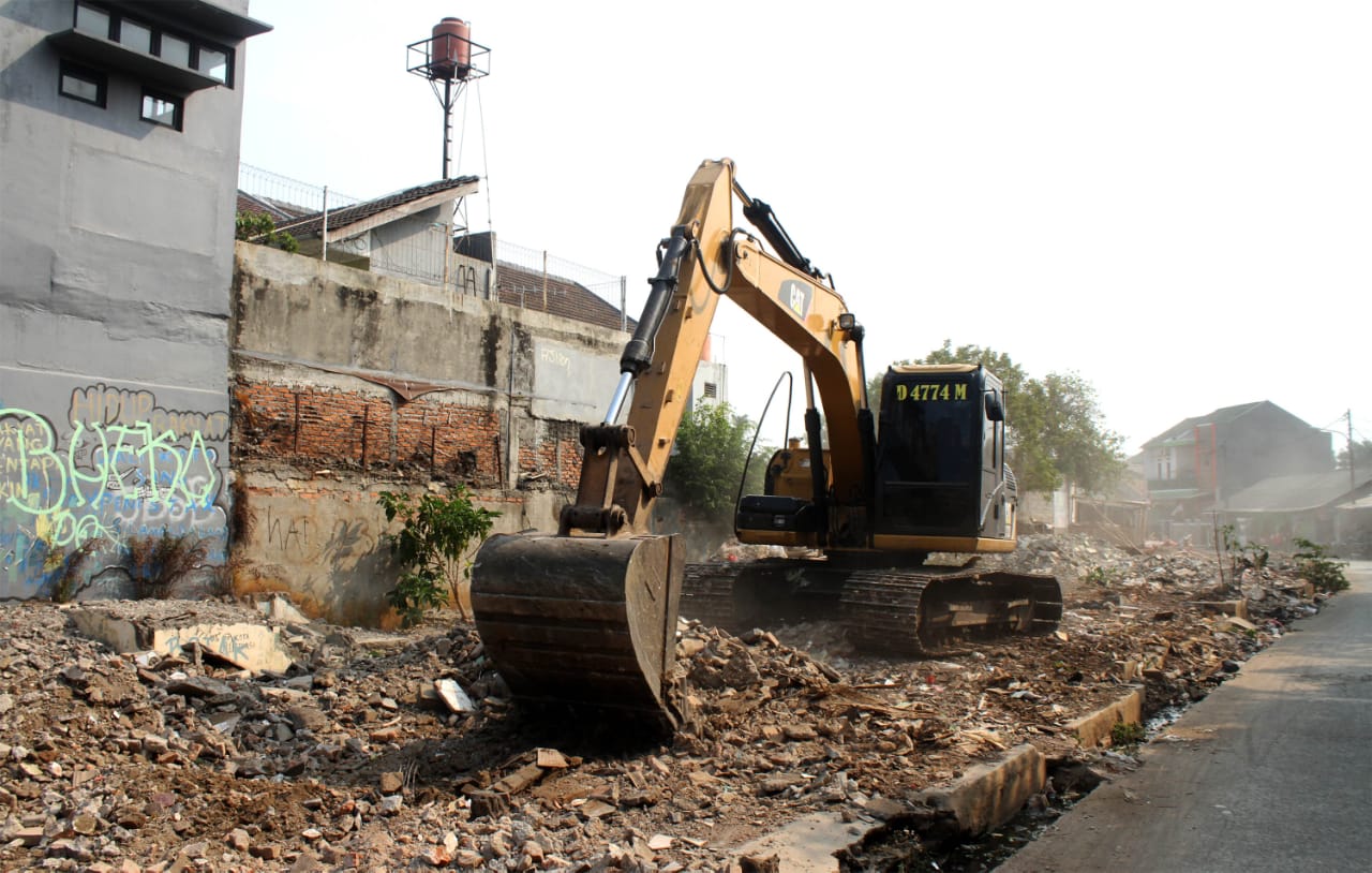 Pembongkaran bangunan di Jakasetia Bekasi Selatan