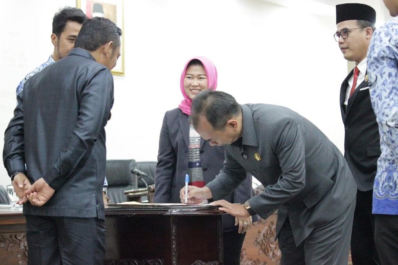 Penetapan Raperda APBD 2020 dalam rapat paripurna DPRD Kabupaten Bekasi