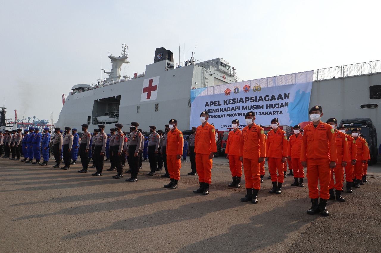 Personel Gabungan Mengikuti Apel Kesiapsiagaan Menghadapi Musim Hujan