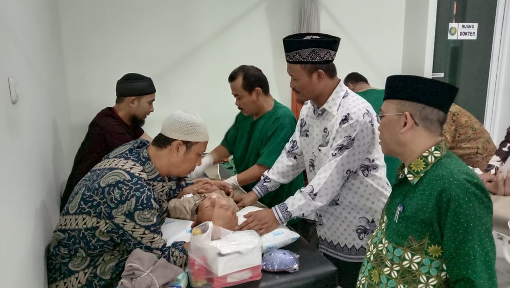 Pimpinan Daerah Muhammadiyah Bekasi menggelar Khitanan Massal