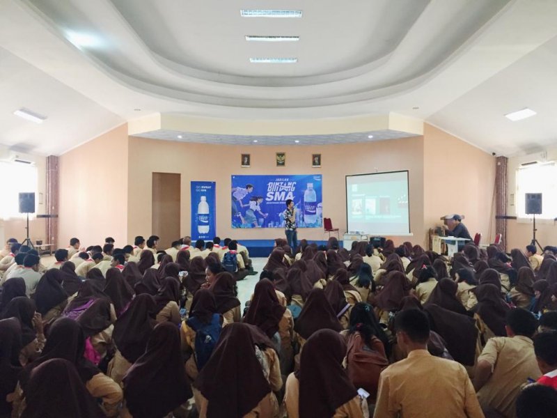 Pocari Sweat mengadakan Road Show  “Bintang SMA” bersama Sekolah SMAN 1 Bekasi.