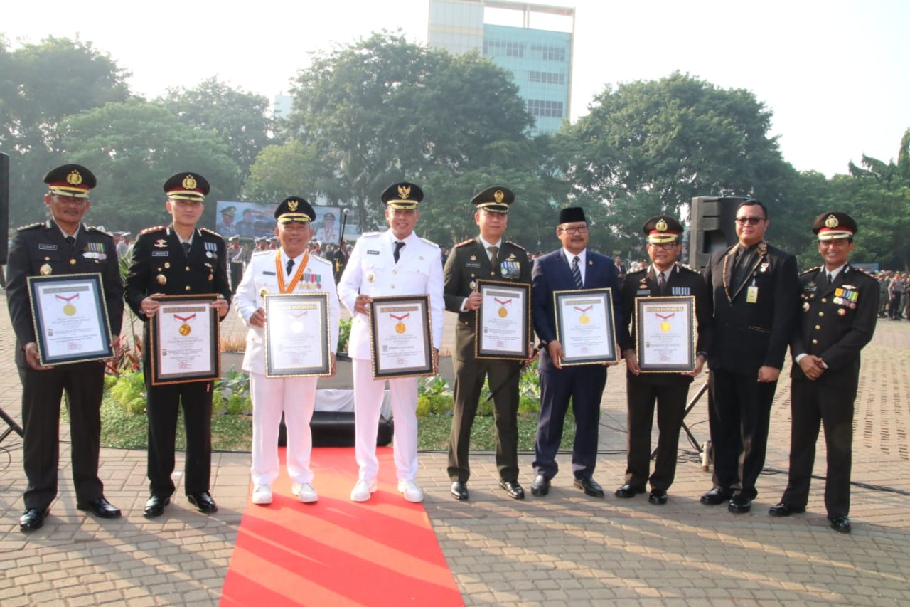 Polres Metro Bekasi Kota meraih dua penghargaan Rekor Muri