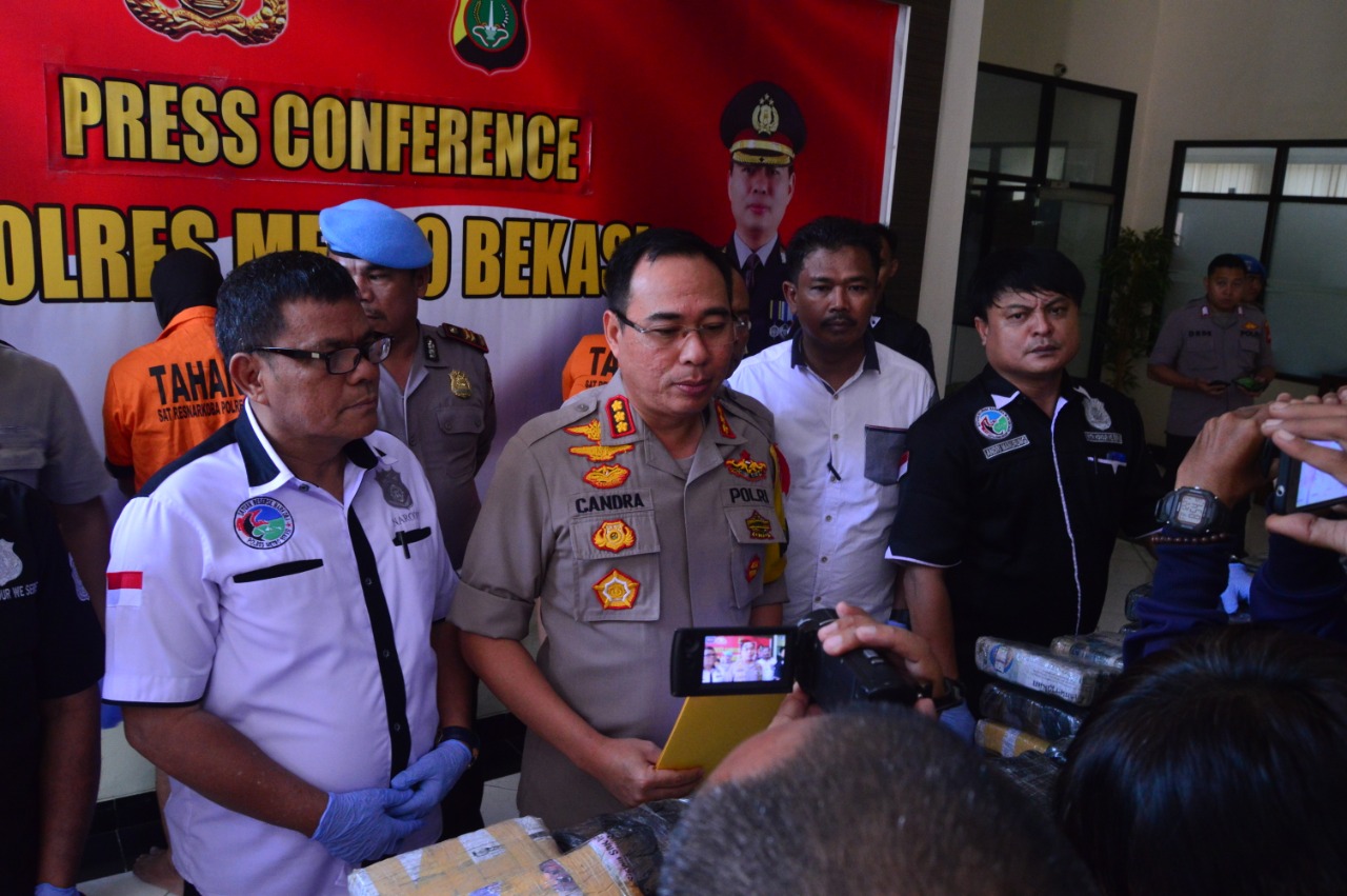 Polres Metro Bekasi mengungkap peredaran narkotika yang dikendalikan narapidana Gunung Sindur