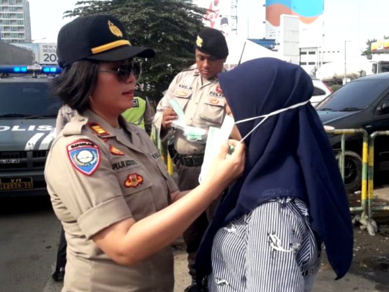 Polsek Bekasi Selatan dan IJTI Bagikan Masker Gratis