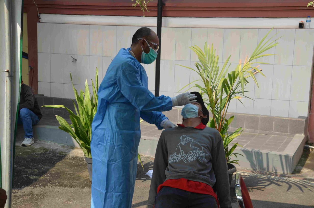 Posko Swab Antigen di Polsek Bekasi Selatan