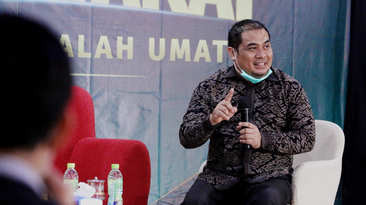 Presiden Aksi Cepat Tanggap Ibnu Khajar dalam Seminar Bekasi Berwakaf