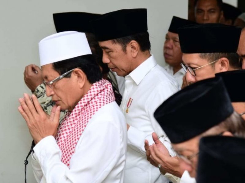 Presiden Joko Widodo di rumah duka Gus Sholah  (Foto: BPMI Setpres)