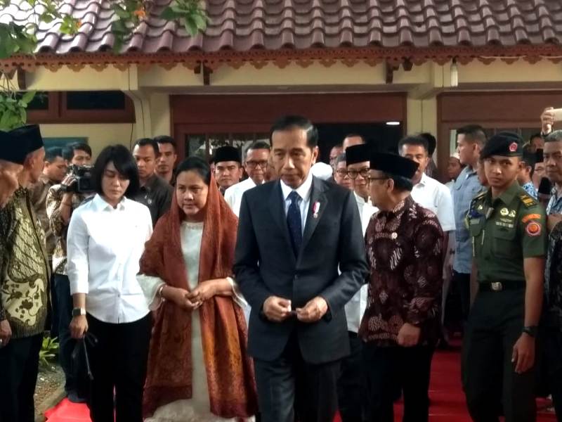 Presiden Jokowi menyempatkan diri ke rumah duka Habibie