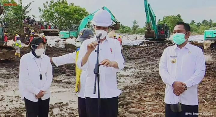 Presiden Jokowi saat memberikan sambutan di Pebayuran Bekasi.foto ist