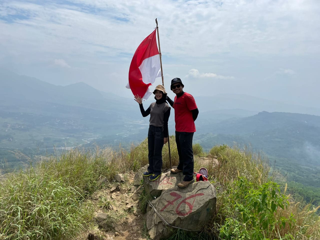 Puncak pendakian gunung batu Sukamakmur Bogor