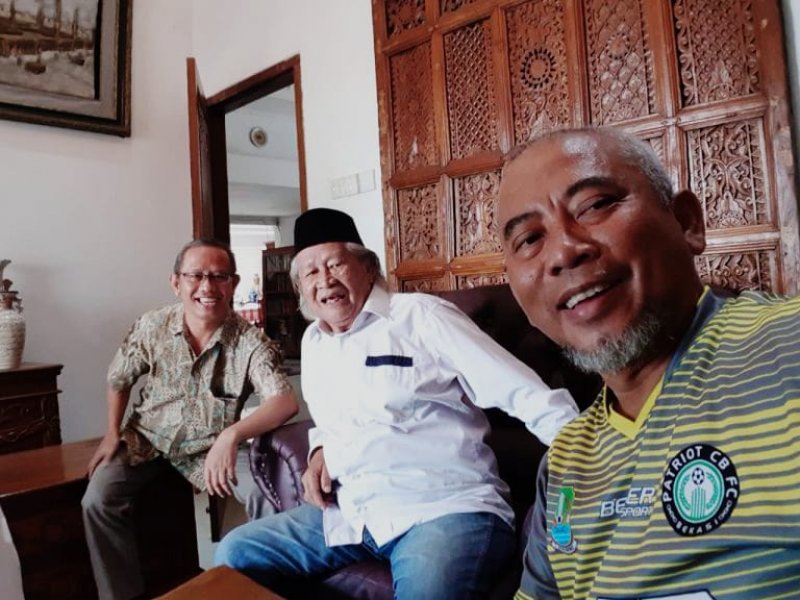 Rahmat Effendi bersama Ali Anwar berkunjung ke tokoh Budayawan Betawi, Ridwan Saidi (istimewa)