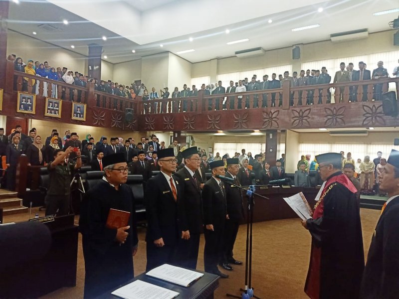 Rapat Paripurna Pengambilan Sumpah Janji Pimpinan Difinitif DPRD Kota Bekasi