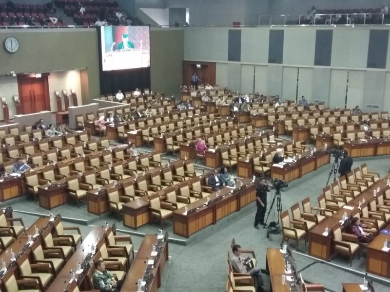 Rapat paripurna DPR RI mengesahkan revisi UU KPK, Selasa (17/9).