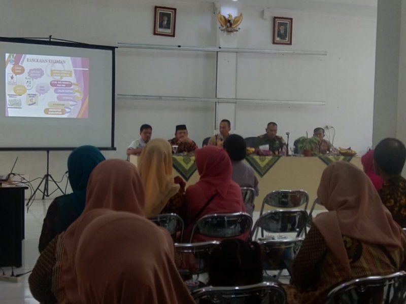 Rapat pihak Kecamatan Bekasi Timur untuk mempersiapkan kegiatan di HUT RI ke-74