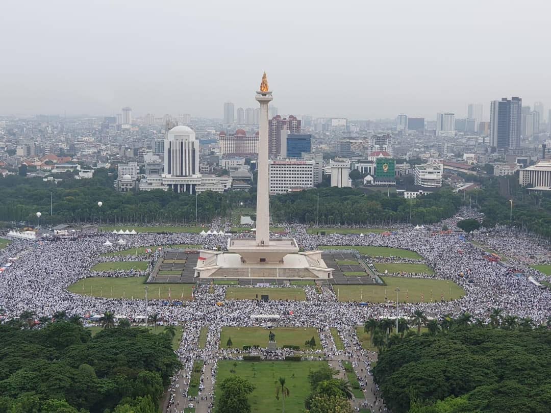 Reuni 212 di kawasan silang Monas dipadati jutaan umat Islam (dok)