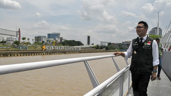 Ridwan Kamil saat meninjau progres revitalisasi Kalimalang Kota Bekasi