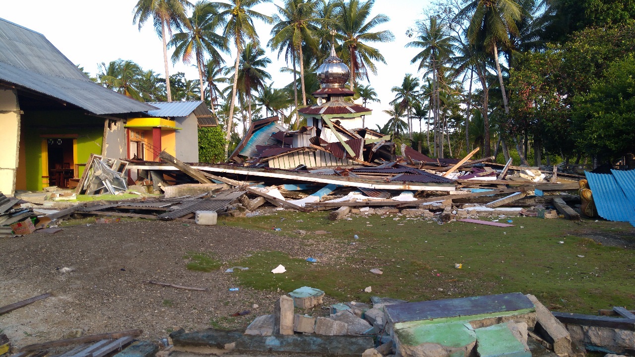 Rumah rusak gempa Halsel