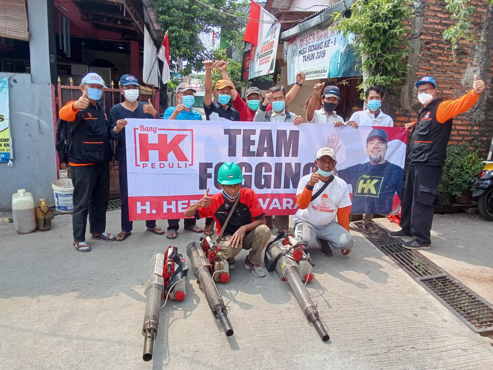 Sahabat Heri Koswara Lakukan Fogging di Jatimakmur Pondok Gede