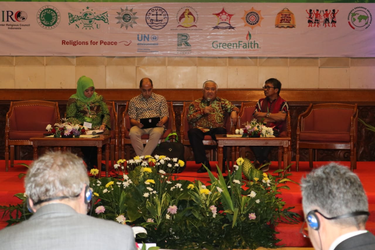 Sejumlah tokoh lintas agama dan adat menggelar seminar terkait kepedulian menjaga hutan tropis