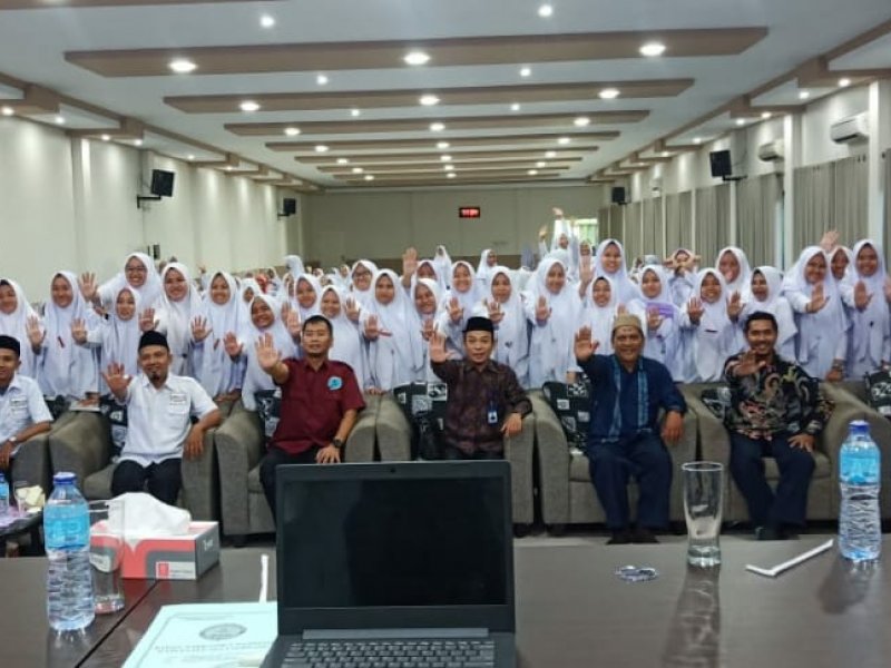 Seminar bertajuk “Peran Santri Dalam Pencegahan Narkoba” di Ar-Raudlatul Hasanah