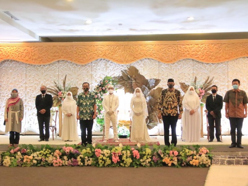 Simulasi tata cara pelaksanaan resepsi di gedung Grand Metropolitan Mall Bekasi, Sabtu (13/6/20).