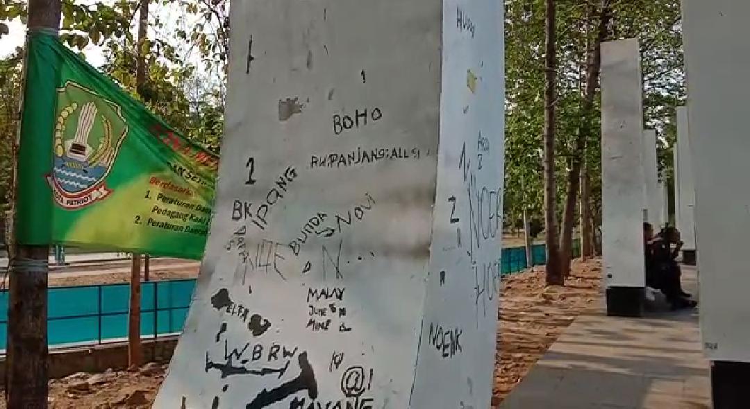 Sisi landmark Kota Bekasi yang menjadi korban vandalisme