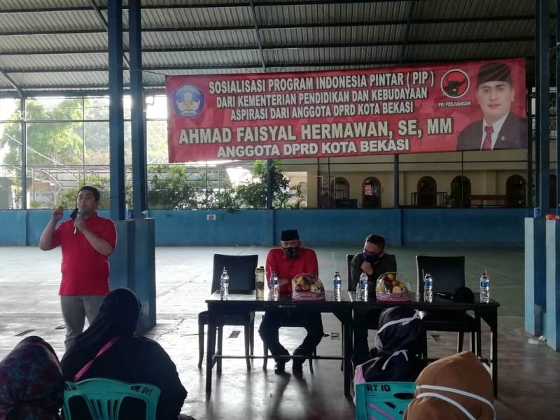 Siswa di Kota Bekasi Terima Program Indonesia Pintar