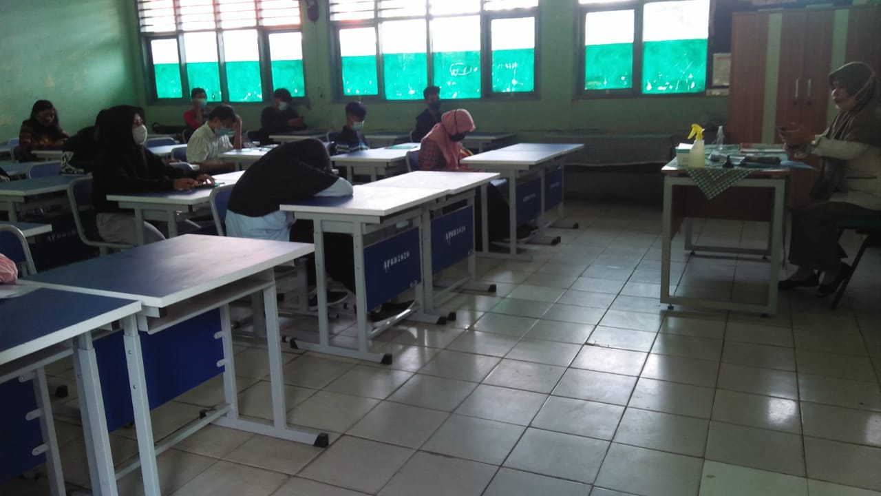 Suasana KBM Tatap Muka di SMP Negeri 2 Kota Bekasi