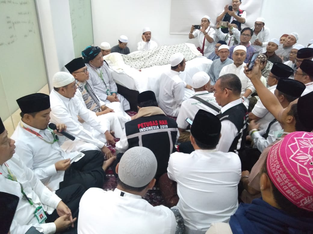 Suasana takziah Mbah Moen di Mekkah