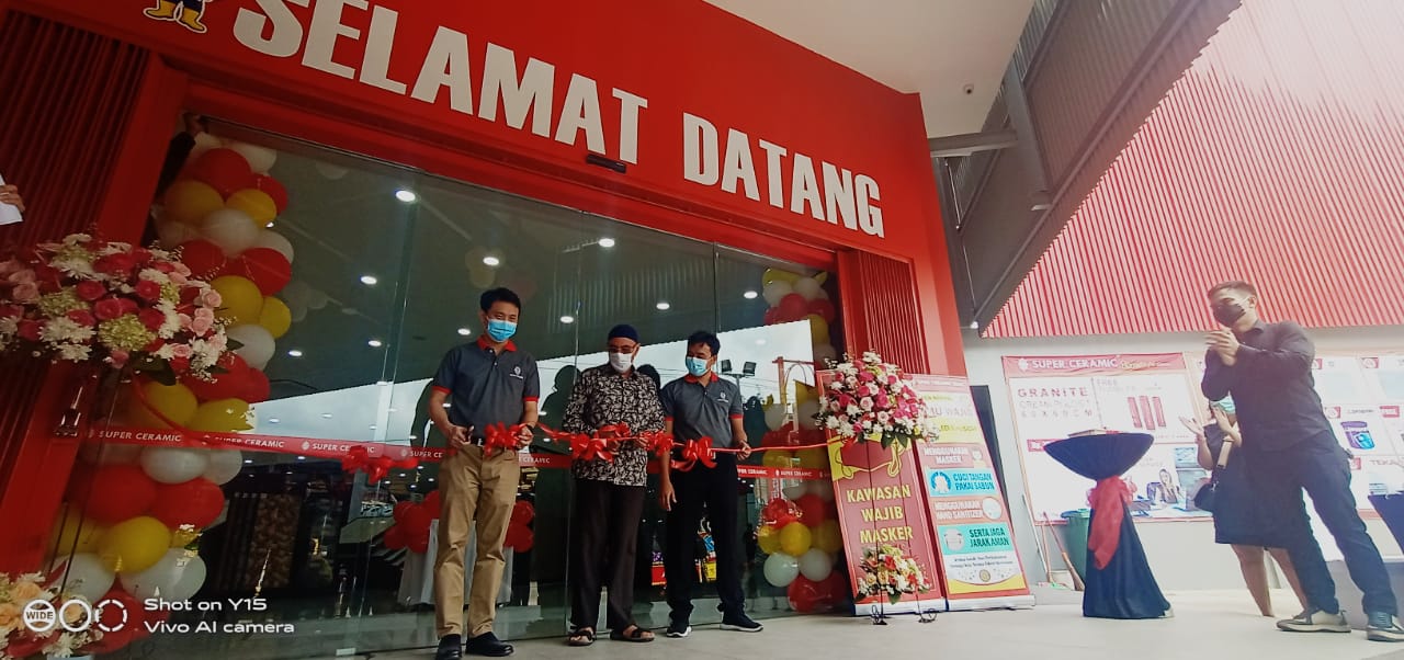 Super Ceramic Resmikan Gerai Pertama di Pekayon Jaya Bekasi Selatan