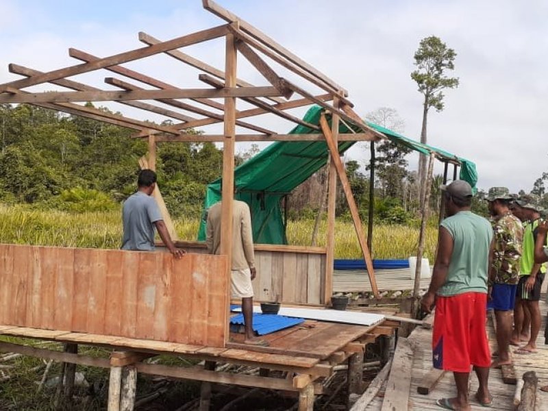 TMMD ke-107 Bangun Rumah Tunggu di Pinggir Sungai Kampung Epem